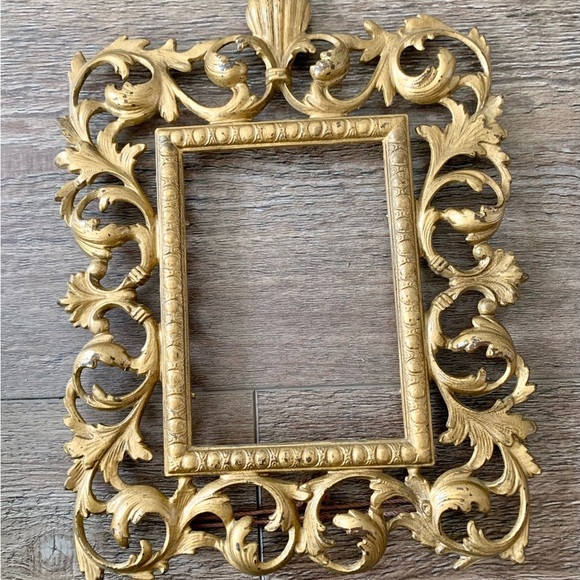 vintage victorian ornate brass picture frame 8/12” - Picture 3 of 11